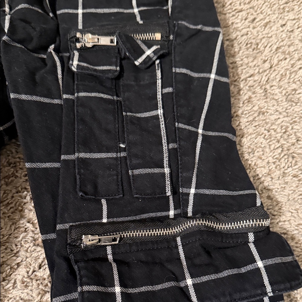 Hot Topic Black and White Grid Cargo Pants - Picture 5 of 8